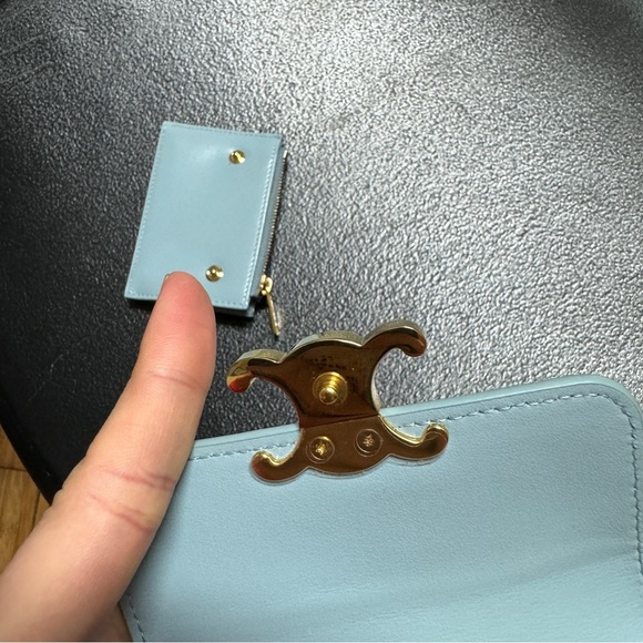 COMPACT WALLET WITH COIN TRIOMPHE IN SHINY CALFSKIN
PALE BLUE. - Picture 5 of 11